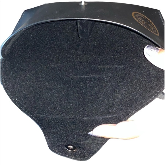 Ray-Ban black sunglasses CASE AND CLEANING CLOTH ONLY (NEW) - Picture 5 of 5